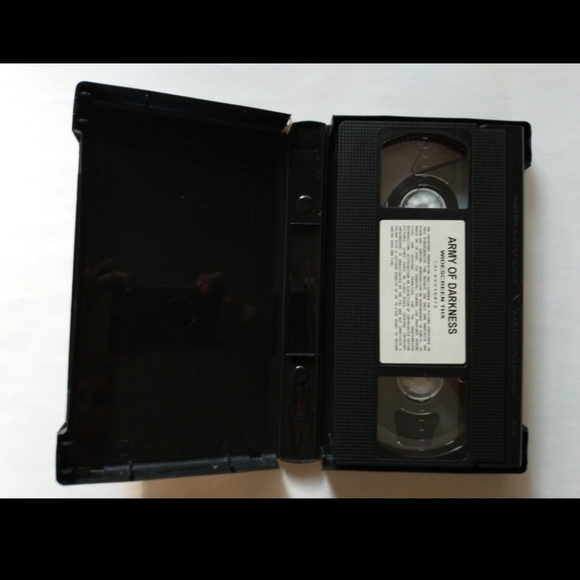 Army Of Darkness Collector's Edition Clamshell VHS Tape - Picture 3 of 7